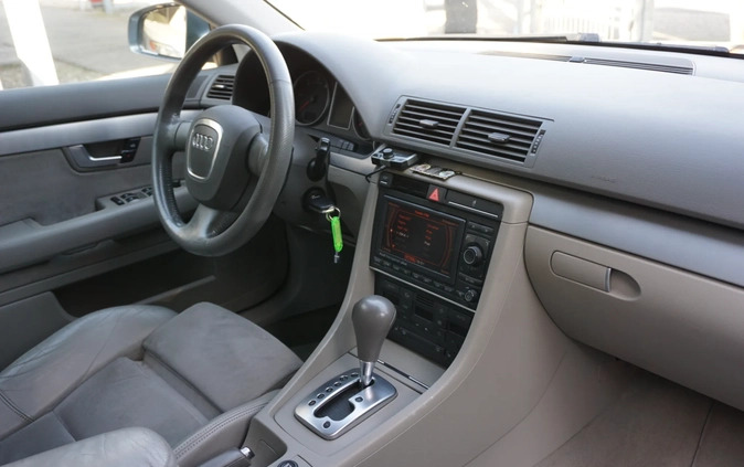 Audi A4 cena 18900 przebieg: 352000, rok produkcji 2007 z Łaszczów małe 211